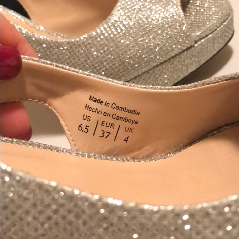 Heels - Picture 3 of 3